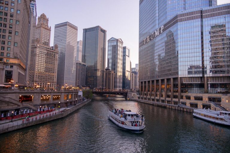 Chicago Architecture River Cruise with stunning skyline views